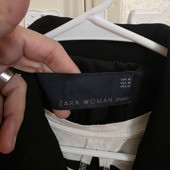 Zara Black Double-Breasted Cropped Blazer - Picture 3 of 4